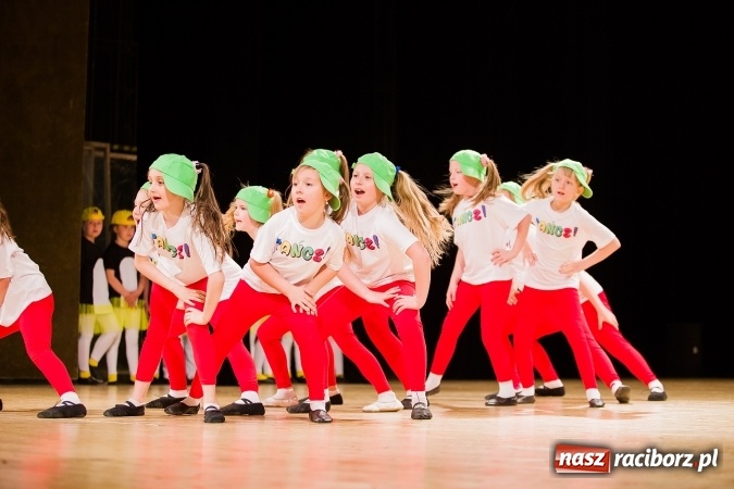 Zdjęcie w galerii na portalu naszraciborz.pl: IX Powiatowy Festiwal Twórczości Artystycznej - konkurs tańca wiadomości z regionu
