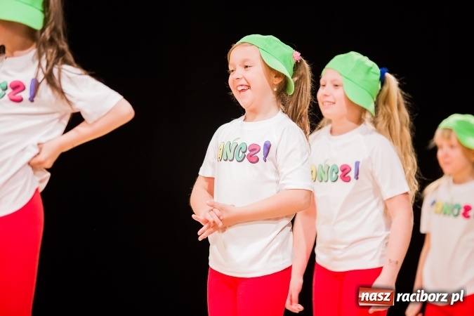 Zdjęcie w galerii na portalu naszraciborz.pl: IX Powiatowy Festiwal Twórczości Artystycznej - konkurs tańca wiadomości z regionu