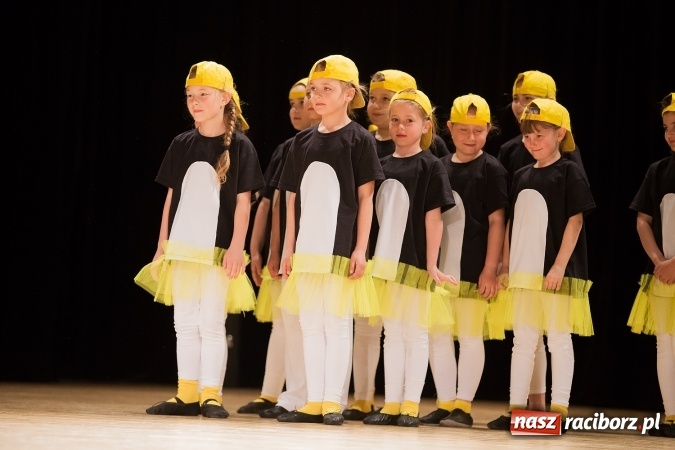 Zdjęcie w galerii na portalu naszraciborz.pl: IX Powiatowy Festiwal Twórczości Artystycznej - konkurs tańca wiadomości z regionu