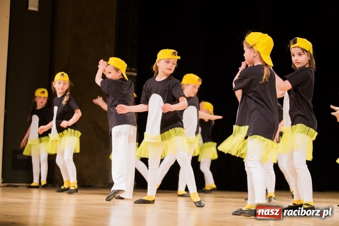 Zdjęcie w galerii na portalu naszraciborz.pl: IX Powiatowy Festiwal Twórczości Artystycznej - konkurs tańca wiadomości z regionu