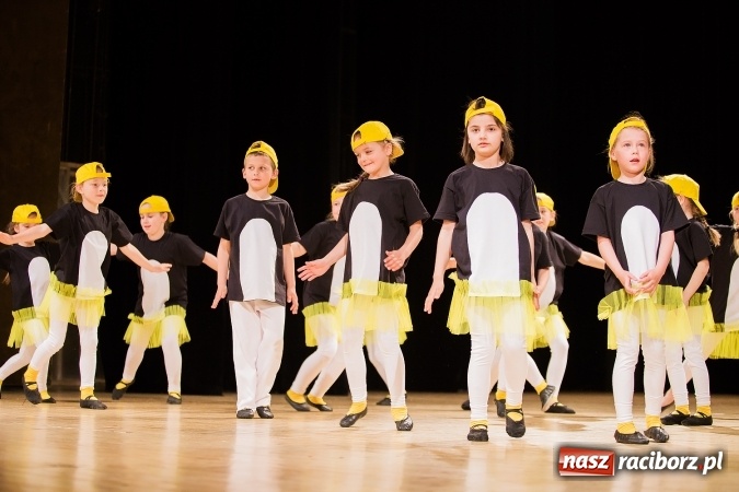 Zdjęcie w galerii na portalu naszraciborz.pl: IX Powiatowy Festiwal Twórczości Artystycznej - konkurs tańca wiadomości z regionu
