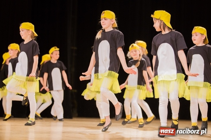 Zdjęcie w galerii na portalu naszraciborz.pl: IX Powiatowy Festiwal Twórczości Artystycznej - konkurs tańca wiadomości z regionu