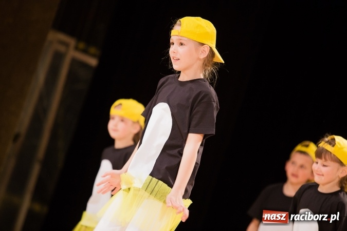 Zdjęcie w galerii na portalu naszraciborz.pl: IX Powiatowy Festiwal Twórczości Artystycznej - konkurs tańca wiadomości z regionu