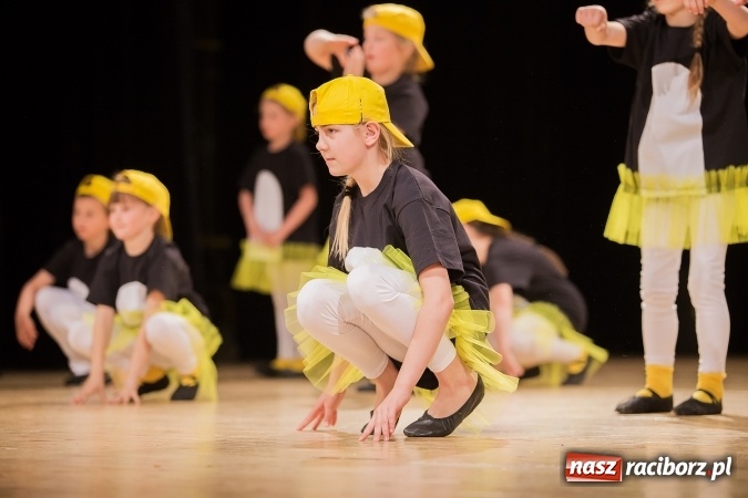 Zdjęcie w galerii na portalu naszraciborz.pl: IX Powiatowy Festiwal Twórczości Artystycznej - konkurs tańca wiadomości z regionu