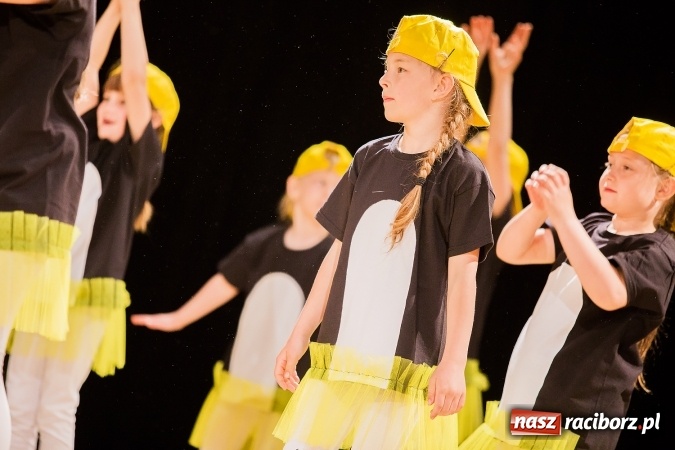 Zdjęcie w galerii na portalu naszraciborz.pl: IX Powiatowy Festiwal Twórczości Artystycznej - konkurs tańca wiadomości z regionu