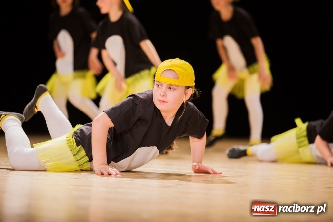 Zdjęcie w galerii na portalu naszraciborz.pl: IX Powiatowy Festiwal Twórczości Artystycznej - konkurs tańca wiadomości z regionu