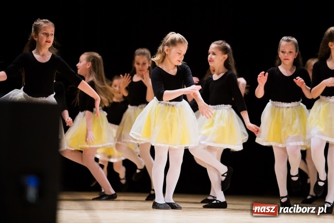 Zdjęcie w galerii na portalu naszraciborz.pl: IX Powiatowy Festiwal Twórczości Artystycznej - konkurs tańca wiadomości z regionu