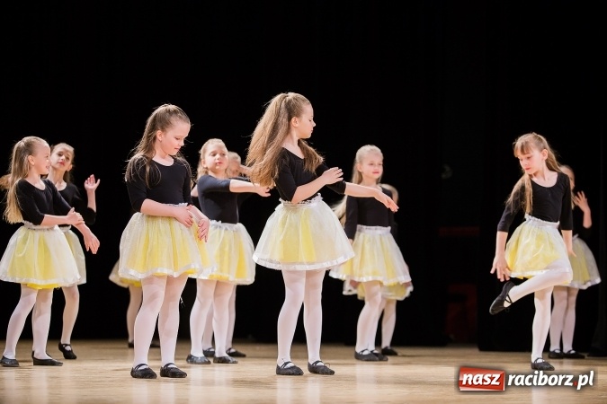 Zdjęcie w galerii na portalu naszraciborz.pl: IX Powiatowy Festiwal Twórczości Artystycznej - konkurs tańca wiadomości z regionu
