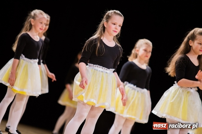 Zdjęcie w galerii na portalu naszraciborz.pl: IX Powiatowy Festiwal Twórczości Artystycznej - konkurs tańca wiadomości z regionu