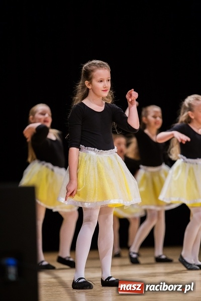 Zdjęcie w galerii na portalu naszraciborz.pl: IX Powiatowy Festiwal Twórczości Artystycznej - konkurs tańca wiadomości z regionu