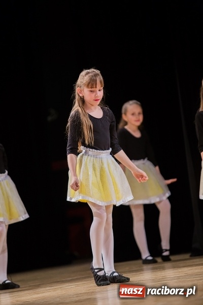Zdjęcie w galerii na portalu naszraciborz.pl: IX Powiatowy Festiwal Twórczości Artystycznej - konkurs tańca wiadomości z regionu