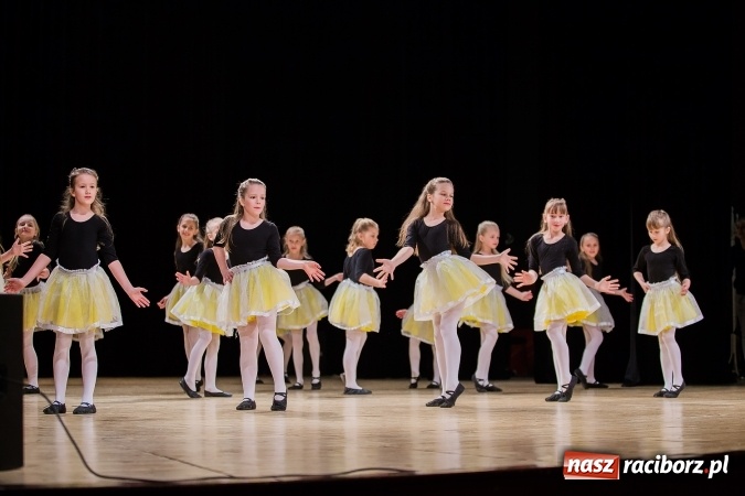 Zdjęcie w galerii na portalu naszraciborz.pl: IX Powiatowy Festiwal Twórczości Artystycznej - konkurs tańca wiadomości z regionu
