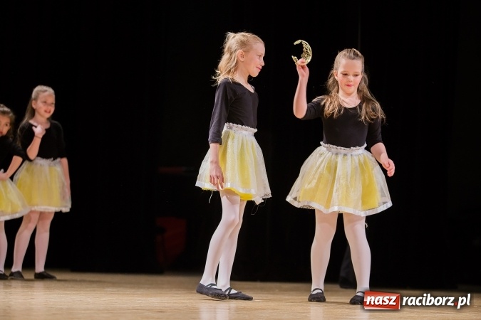 Zdjęcie w galerii na portalu naszraciborz.pl: IX Powiatowy Festiwal Twórczości Artystycznej - konkurs tańca wiadomości z regionu