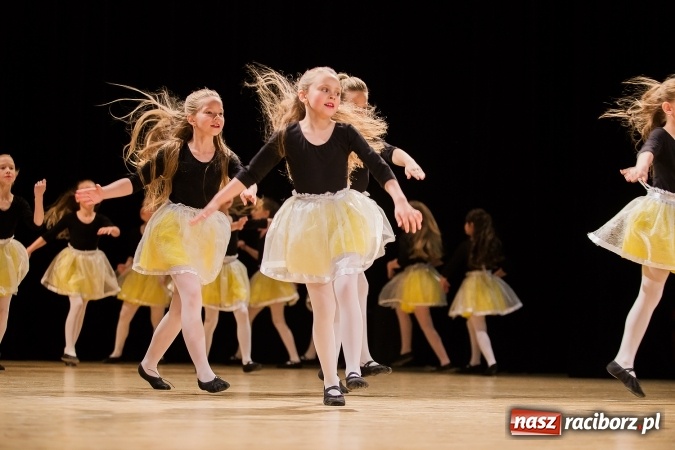 Zdjęcie w galerii na portalu naszraciborz.pl: IX Powiatowy Festiwal Twórczości Artystycznej - konkurs tańca wiadomości z regionu
