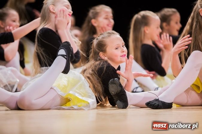 Zdjęcie w galerii na portalu naszraciborz.pl: IX Powiatowy Festiwal Twórczości Artystycznej - konkurs tańca wiadomości z regionu