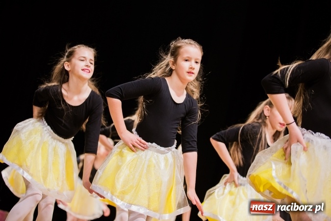 Zdjęcie w galerii na portalu naszraciborz.pl: IX Powiatowy Festiwal Twórczości Artystycznej - konkurs tańca wiadomości z regionu