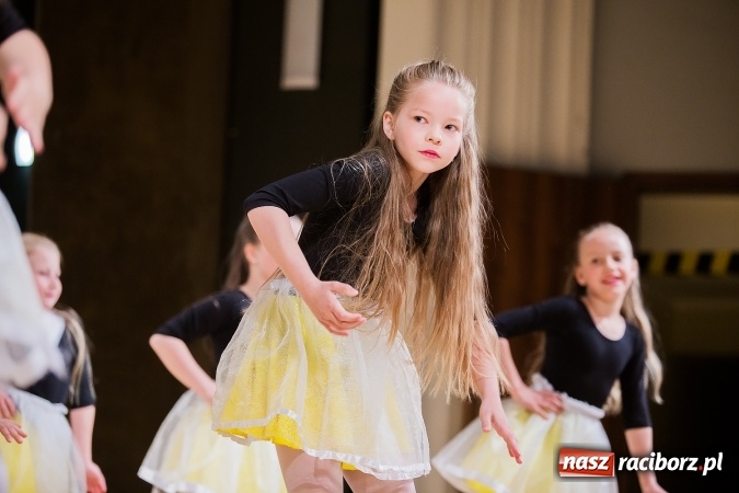Zdjęcie w galerii na portalu naszraciborz.pl: IX Powiatowy Festiwal Twórczości Artystycznej - konkurs tańca wiadomości z regionu