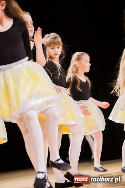 Zdjęcie w galerii na portalu naszraciborz.pl: IX Powiatowy Festiwal Twórczości Artystycznej - konkurs tańca wiadomości z regionu