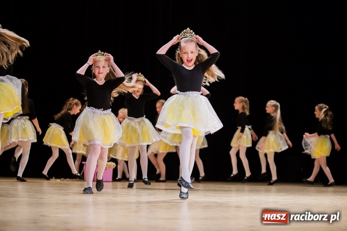 Zdjęcie w galerii na portalu naszraciborz.pl: IX Powiatowy Festiwal Twórczości Artystycznej - konkurs tańca wiadomości z regionu