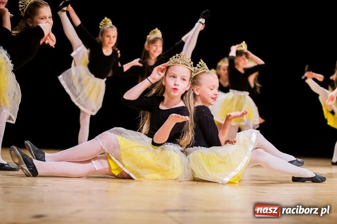 Zdjęcie w galerii na portalu naszraciborz.pl: IX Powiatowy Festiwal Twórczości Artystycznej - konkurs tańca wiadomości z regionu