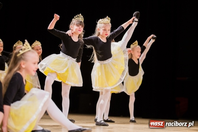 Zdjęcie w galerii na portalu naszraciborz.pl: IX Powiatowy Festiwal Twórczości Artystycznej - konkurs tańca wiadomości z regionu