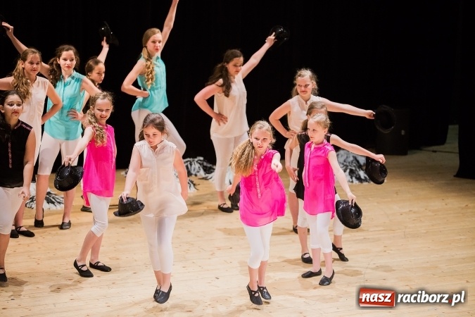 Zdjęcie w galerii na portalu naszraciborz.pl: IX Powiatowy Festiwal Twórczości Artystycznej - konkurs tańca wiadomości z regionu