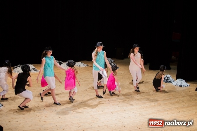 Zdjęcie w galerii na portalu naszraciborz.pl: IX Powiatowy Festiwal Twórczości Artystycznej - konkurs tańca wiadomości z regionu