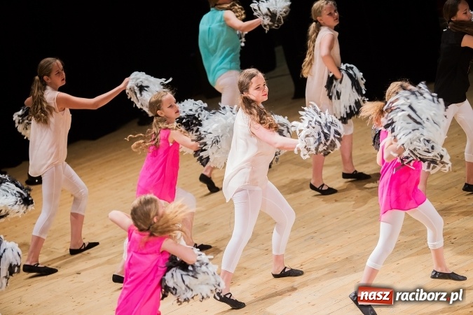 Zdjęcie w galerii na portalu naszraciborz.pl: IX Powiatowy Festiwal Twórczości Artystycznej - konkurs tańca wiadomości z regionu