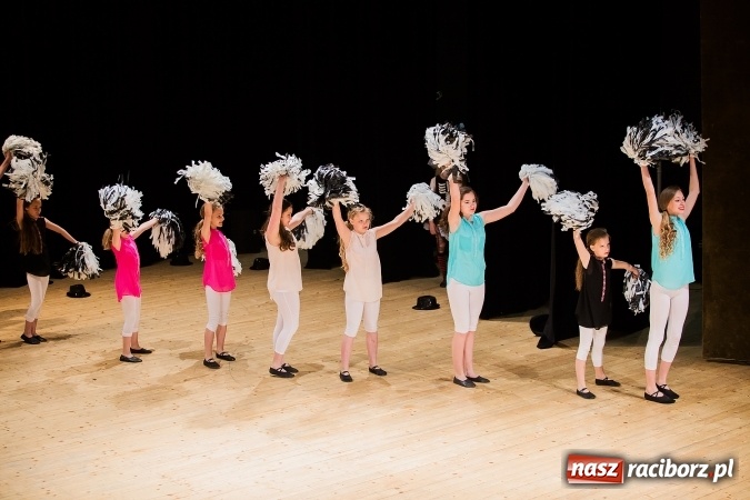 Zdjęcie w galerii na portalu naszraciborz.pl: IX Powiatowy Festiwal Twórczości Artystycznej - konkurs tańca wiadomości z regionu