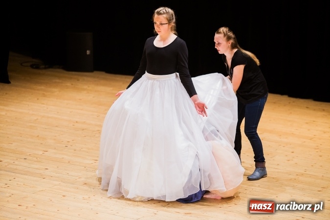 Zdjęcie w galerii na portalu naszraciborz.pl: IX Powiatowy Festiwal Twórczości Artystycznej - konkurs tańca wiadomości z regionu