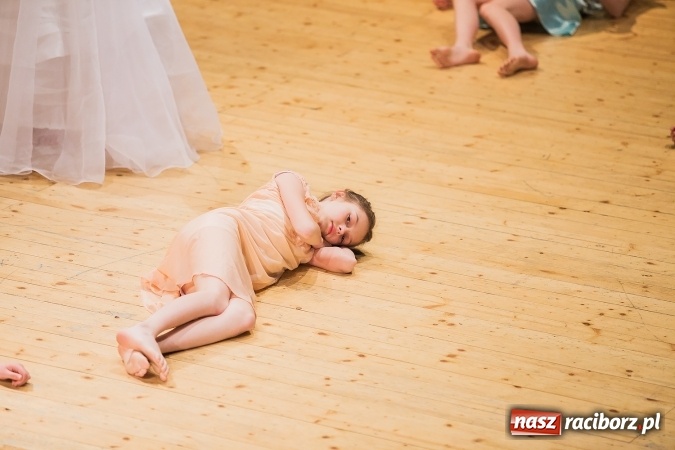 Zdjęcie w galerii na portalu naszraciborz.pl: IX Powiatowy Festiwal Twórczości Artystycznej - konkurs tańca wiadomości z regionu