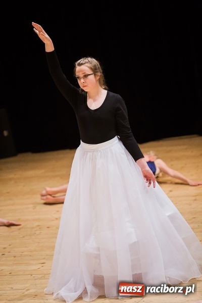 Zdjęcie w galerii na portalu naszraciborz.pl: IX Powiatowy Festiwal Twórczości Artystycznej - konkurs tańca wiadomości z regionu