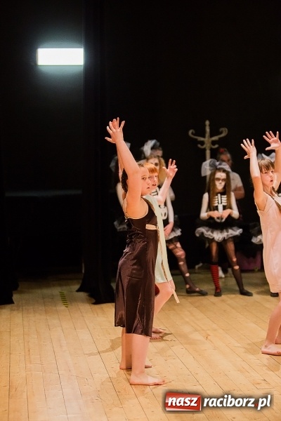 Zdjęcie w galerii na portalu naszraciborz.pl: IX Powiatowy Festiwal Twórczości Artystycznej - konkurs tańca wiadomości z regionu