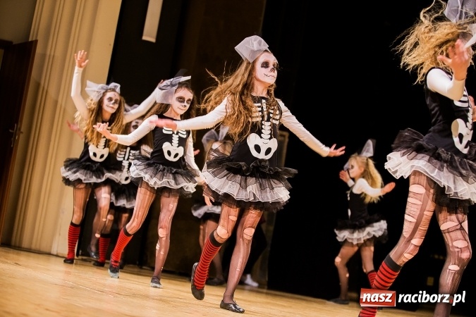 Zdjęcie w galerii na portalu naszraciborz.pl: IX Powiatowy Festiwal Twórczości Artystycznej - konkurs tańca wiadomości z regionu
