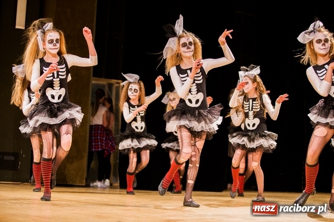 Zdjęcie w galerii na portalu naszraciborz.pl: IX Powiatowy Festiwal Twórczości Artystycznej - konkurs tańca wiadomości z regionu