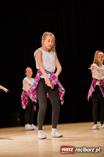 Zdjęcie w galerii na portalu naszraciborz.pl: IX Powiatowy Festiwal Twórczości Artystycznej - konkurs tańca wiadomości z regionu