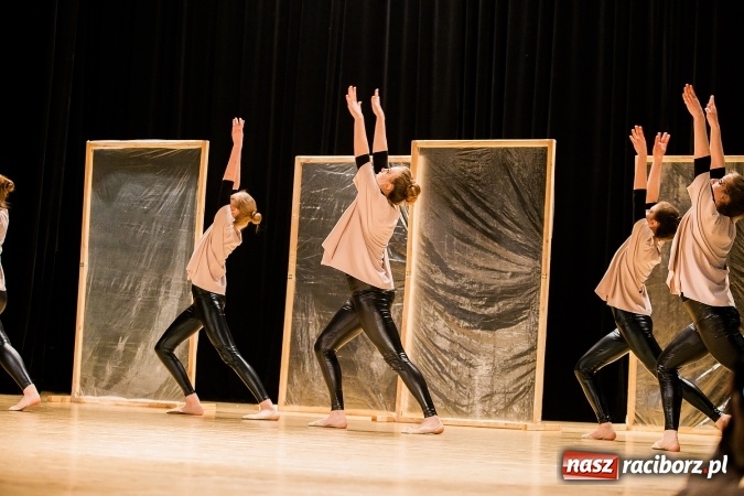 Zdjęcie w galerii na portalu naszraciborz.pl: IX Powiatowy Festiwal Twórczości Artystycznej - konkurs tańca wiadomości z regionu