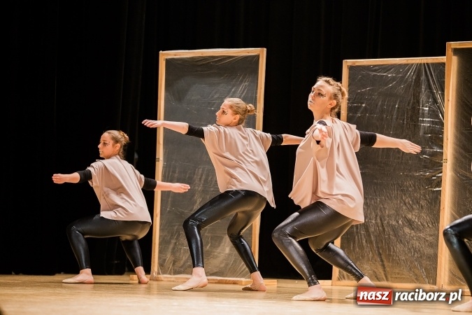 Zdjęcie w galerii na portalu naszraciborz.pl: IX Powiatowy Festiwal Twórczości Artystycznej - konkurs tańca wiadomości z regionu