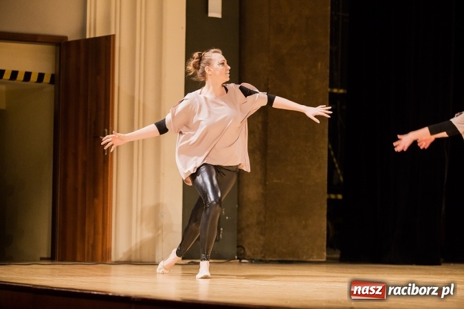 Zdjęcie w galerii na portalu naszraciborz.pl: IX Powiatowy Festiwal Twórczości Artystycznej - konkurs tańca wiadomości z regionu