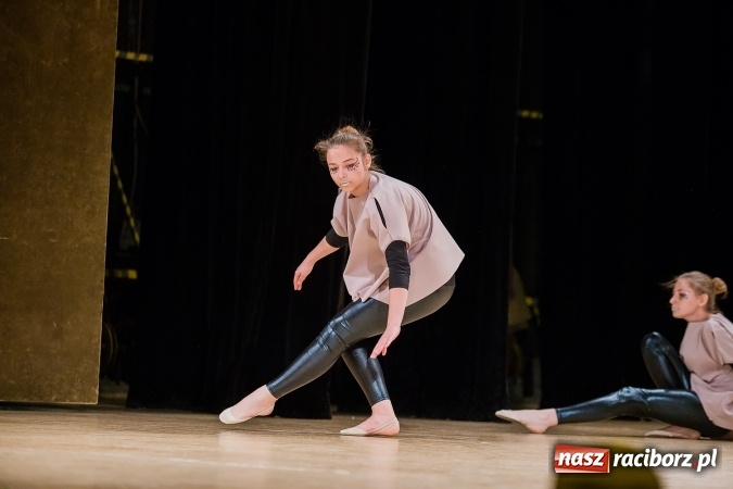 Zdjęcie w galerii na portalu naszraciborz.pl: IX Powiatowy Festiwal Twórczości Artystycznej - konkurs tańca wiadomości z regionu