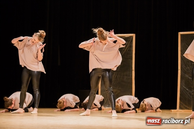 Zdjęcie w galerii na portalu naszraciborz.pl: IX Powiatowy Festiwal Twórczości Artystycznej - konkurs tańca wiadomości z regionu