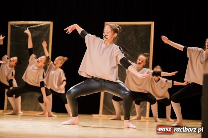 Zdjęcie w galerii na portalu naszraciborz.pl: IX Powiatowy Festiwal Twórczości Artystycznej - konkurs tańca wiadomości z regionu