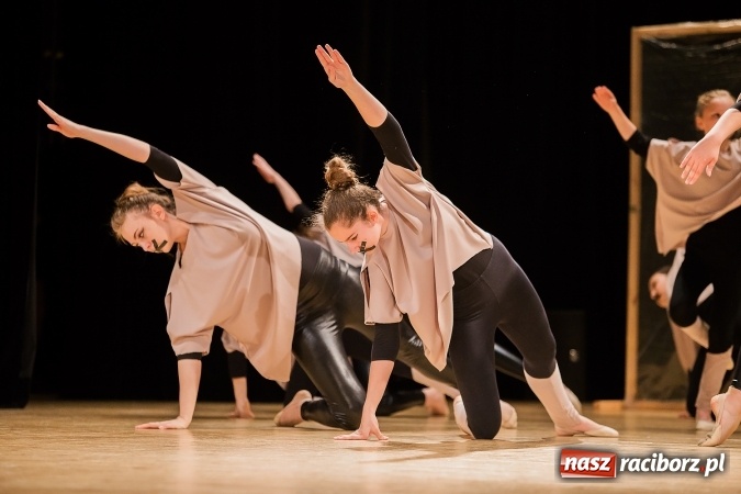 Zdjęcie w galerii na portalu naszraciborz.pl: IX Powiatowy Festiwal Twórczości Artystycznej - konkurs tańca wiadomości z regionu