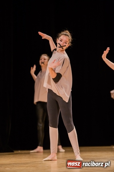 Zdjęcie w galerii na portalu naszraciborz.pl: IX Powiatowy Festiwal Twórczości Artystycznej - konkurs tańca wiadomości z regionu