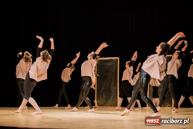Zdjęcie w galerii na portalu naszraciborz.pl: IX Powiatowy Festiwal Twórczości Artystycznej - konkurs tańca wiadomości z regionu