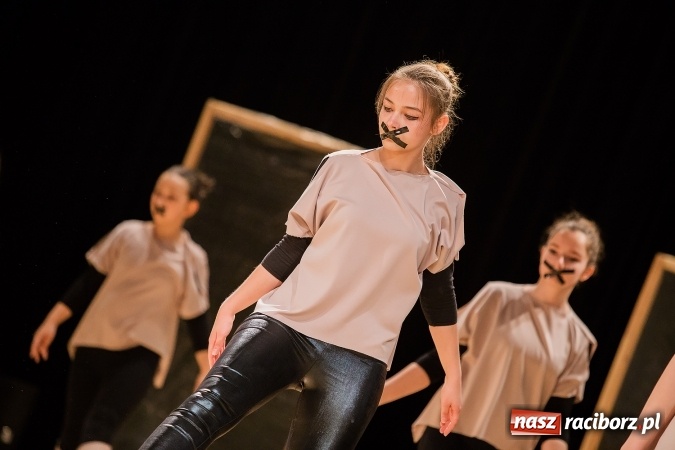 Zdjęcie w galerii na portalu naszraciborz.pl: IX Powiatowy Festiwal Twórczości Artystycznej - konkurs tańca wiadomości z regionu