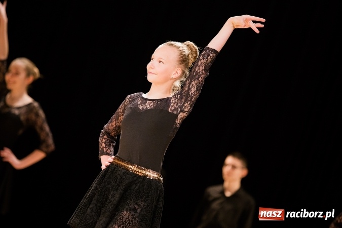 Zdjęcie w galerii na portalu naszraciborz.pl: IX Powiatowy Festiwal Twórczości Artystycznej - konkurs tańca wiadomości z regionu