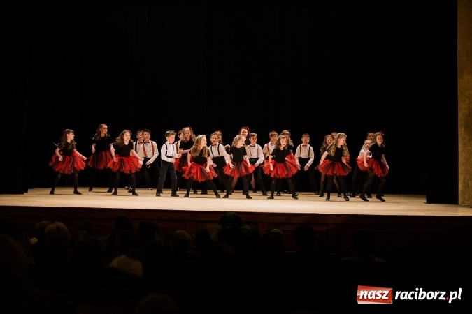 Zdjęcie w galerii na portalu naszraciborz.pl: IX Powiatowy Festiwal Twórczości Artystycznej - konkurs tańca wiadomości z regionu