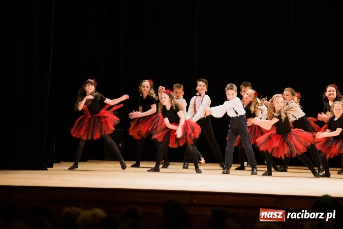 Zdjęcie w galerii na portalu naszraciborz.pl: IX Powiatowy Festiwal Twórczości Artystycznej - konkurs tańca wiadomości z regionu