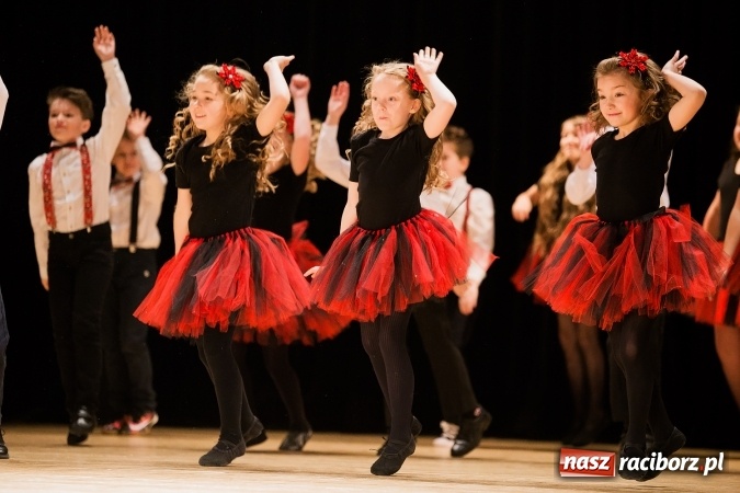 Zdjęcie w galerii na portalu naszraciborz.pl: IX Powiatowy Festiwal Twórczości Artystycznej - konkurs tańca wiadomości z regionu